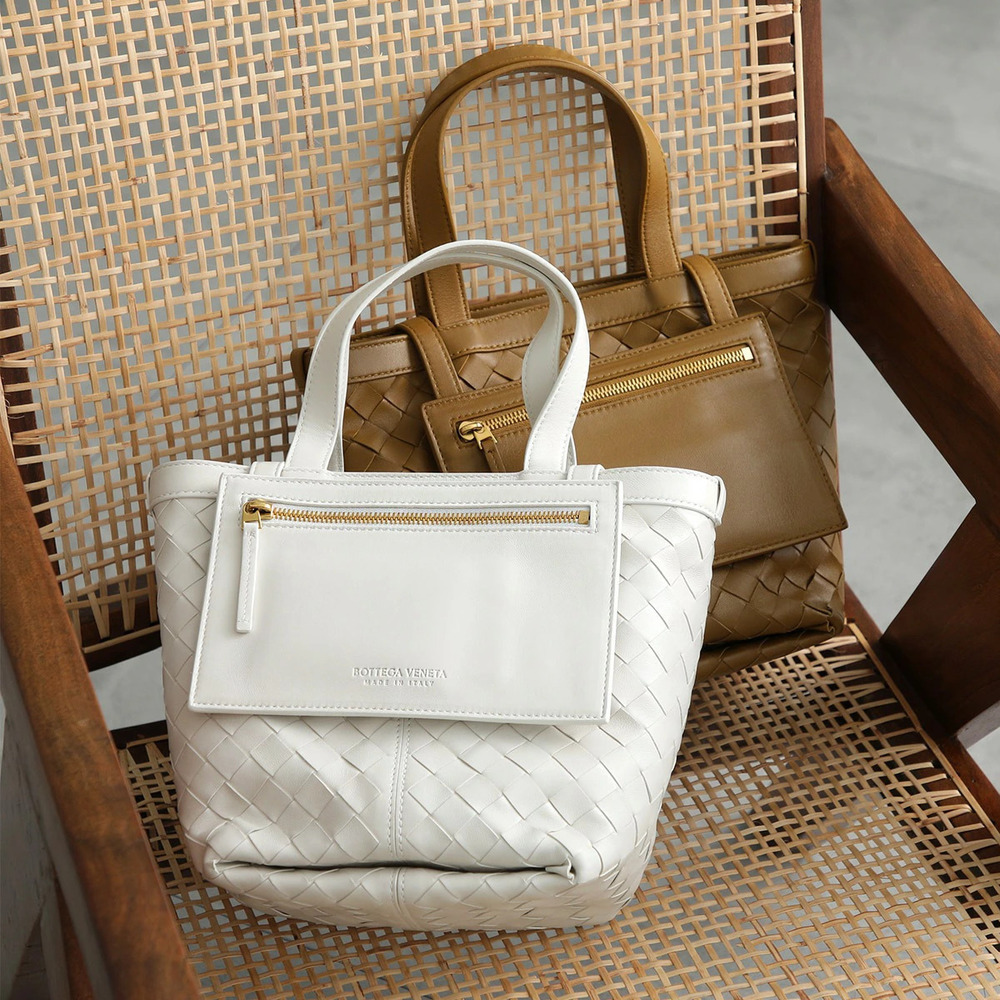 BOTTEGA VENETA Flip Flap Handbag Intrecciato Leather Bag Pouch